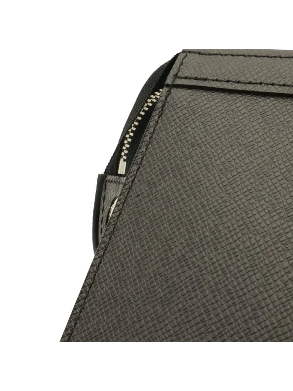Louis Vuitton Taiga Pochette Voyage MM Clutch Calfskin Noir Black